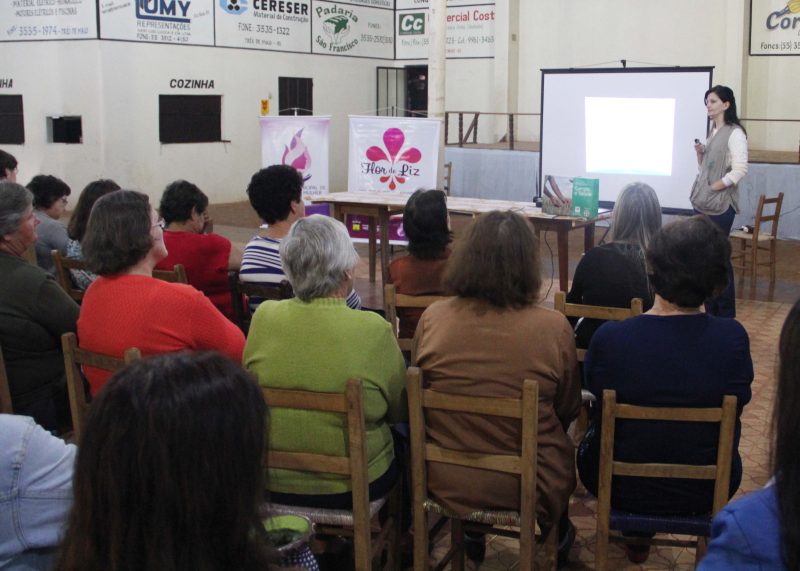 SECRETARIA DA MULHER REALIZA PALESTRA DO PROGRAMA CAMPO E SAÚDE EM QUARAIM